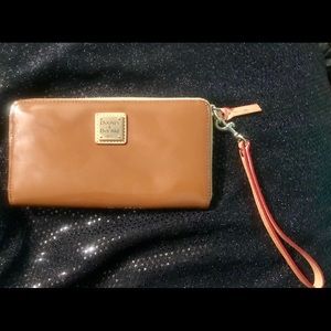 Dooney & Bourke wallet/wristlet